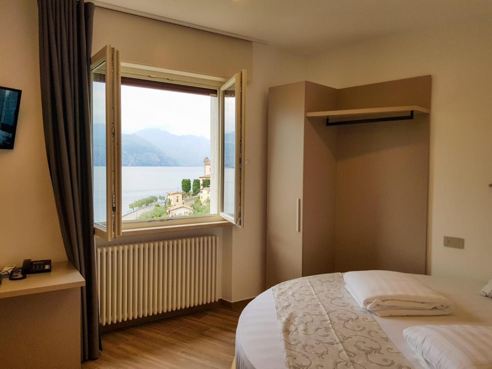 Hotel Pace Brenzone sul Garda Exterior photo