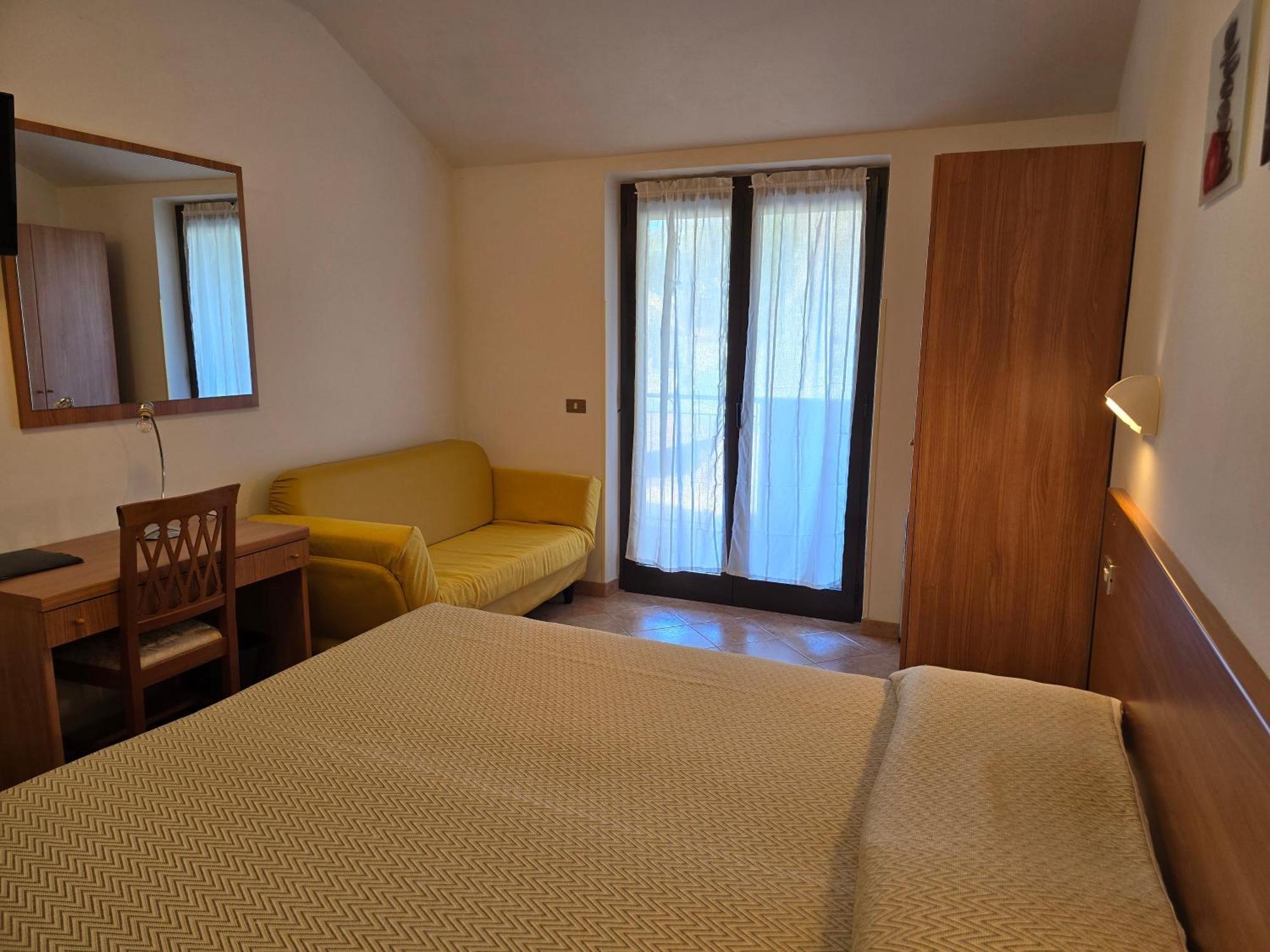 Hotel Pace Brenzone sul Garda Exterior photo