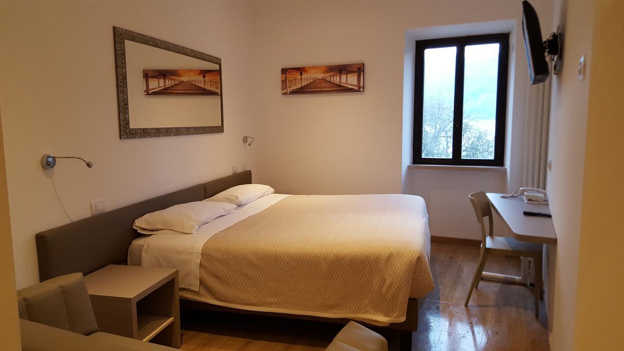 Hotel Pace Brenzone sul Garda Exterior photo
